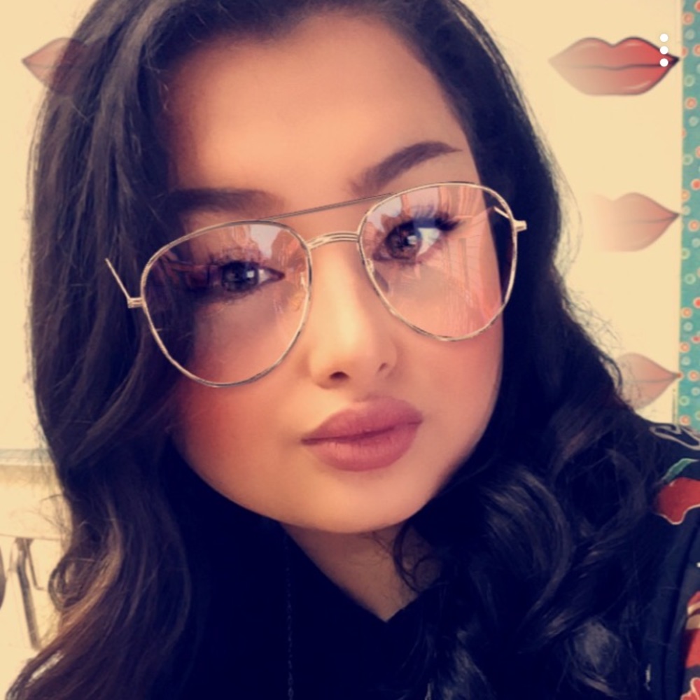 Meet your Posher, Joy